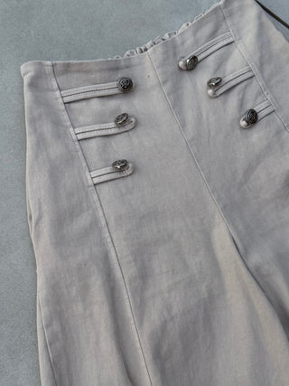 Jeanshose in Beige mit Zierknöpfe fürDamen in Einheitsgrößen 36-42 - Levelone GmbH & Co. KG