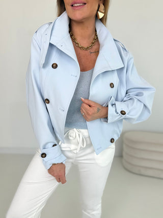 Hellblaue Jacke, mit knöpfen auf der Brust