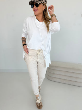 Langarmshirt in Weiss mit asymmetrischem Schnitt