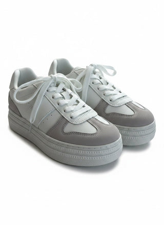 beige Sneaker mit Stickereien