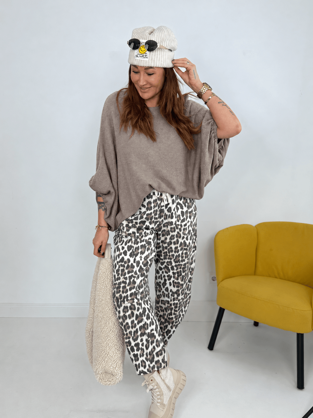 Feinstrickpullover in Taupe mit weiten Ärmeln, für Damen in Einheitsgröße 36-42+ - Levelone GmbH & Co. KG